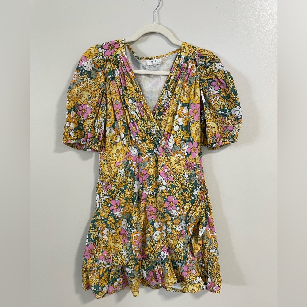 Ruched, 70s print mini dress. Wrap front detailing.